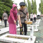Polda Sulteng Gelar Upacara Ziarah dan Tabur Bunga di Makam Pahlawan