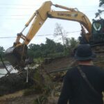 Ahmad Ali Kerahkan Alat Berat Bantu Tangani Bencana Banjir di Parimo