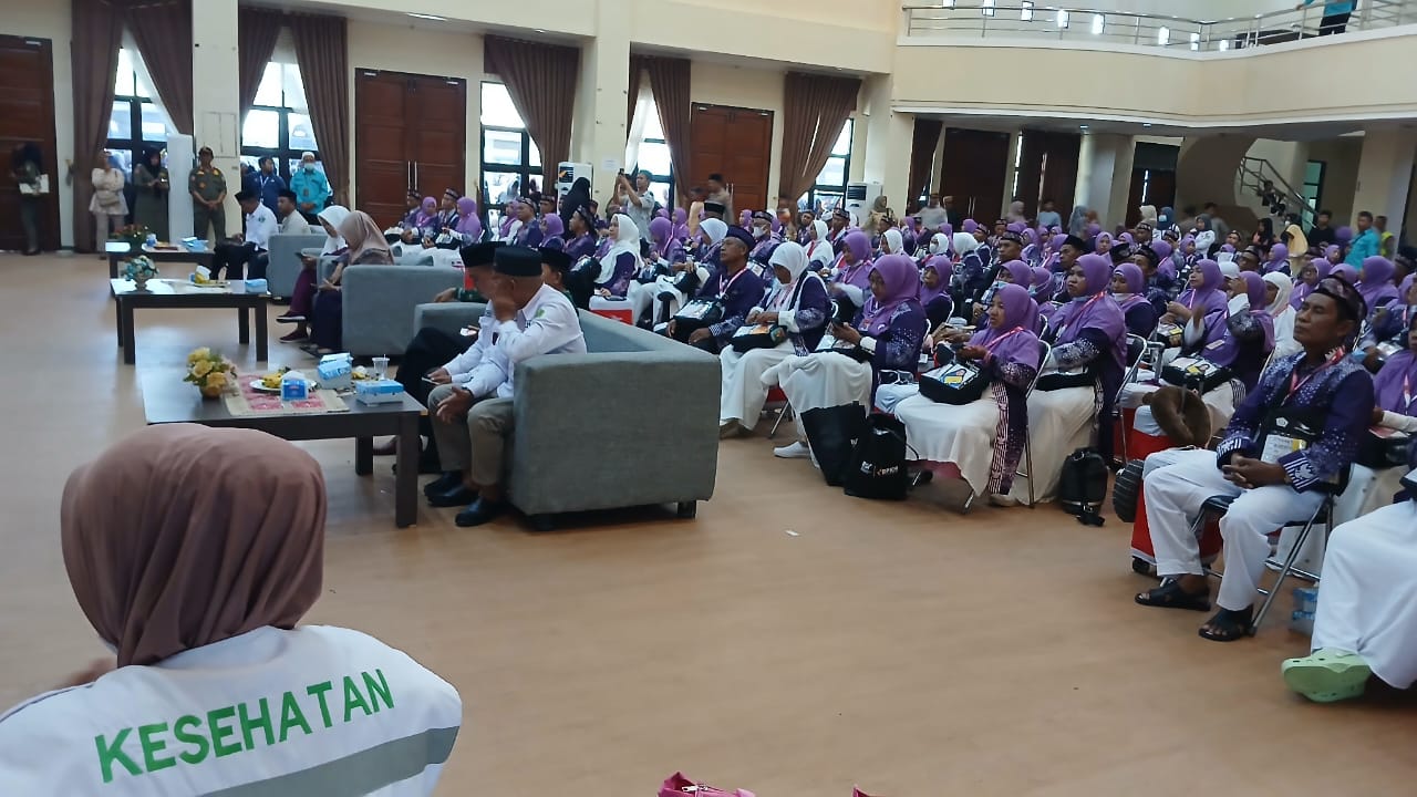 123 CJH Kabupaten Parimo Dilepas untuk Diberangkatkan ke Tanah Suci