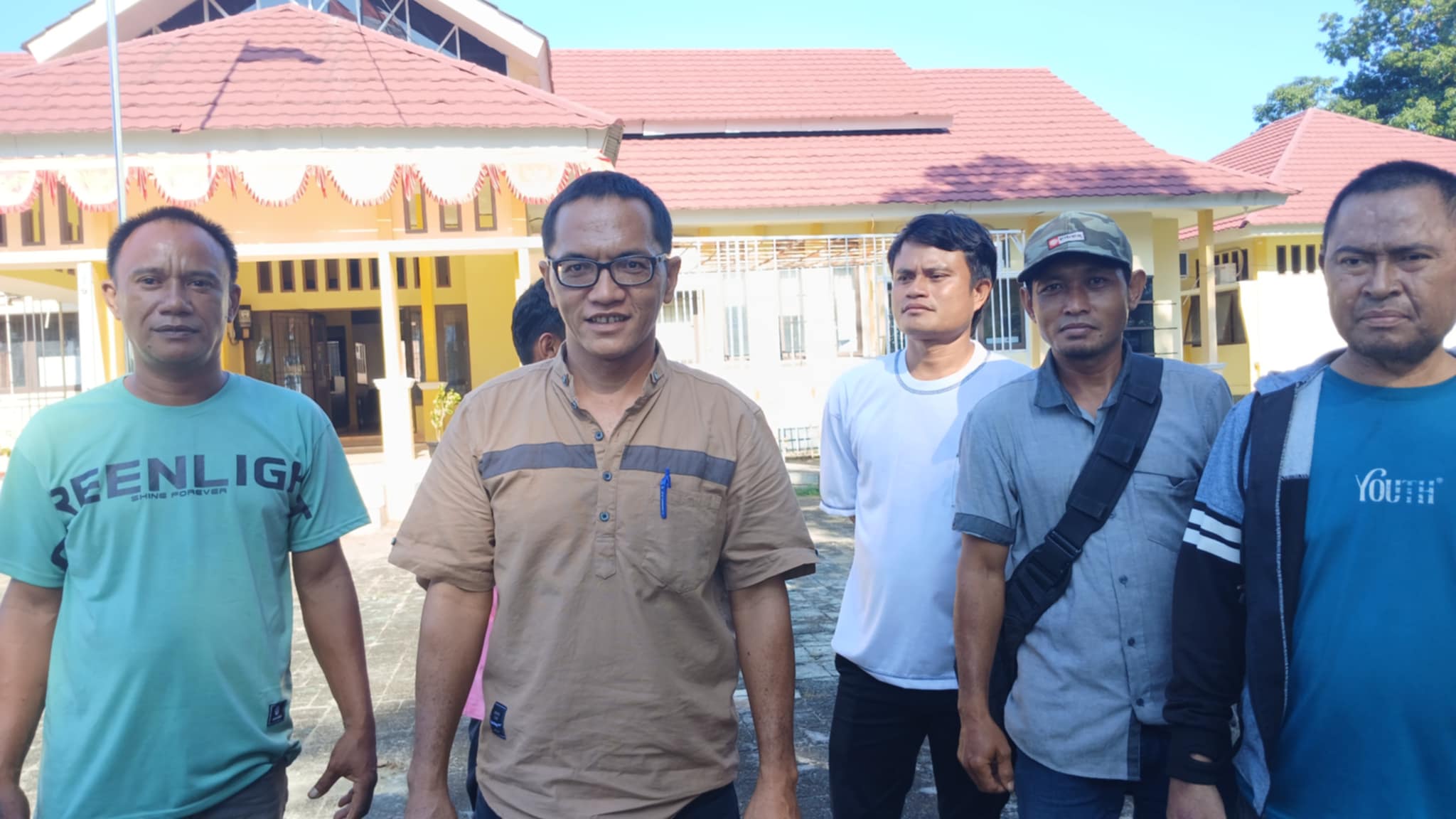 Warga Sigenti Adukan Kadesnya ke Inspektorat Daerah Parimo