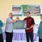 Kunker ke Bangkep, Wagub Sulteng Salurkan Bantuan Ratusan Juta