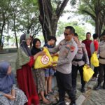 Satgas Madago Raya Bagikan Sembako dan Kursi Roda ke Masyarakat Poso