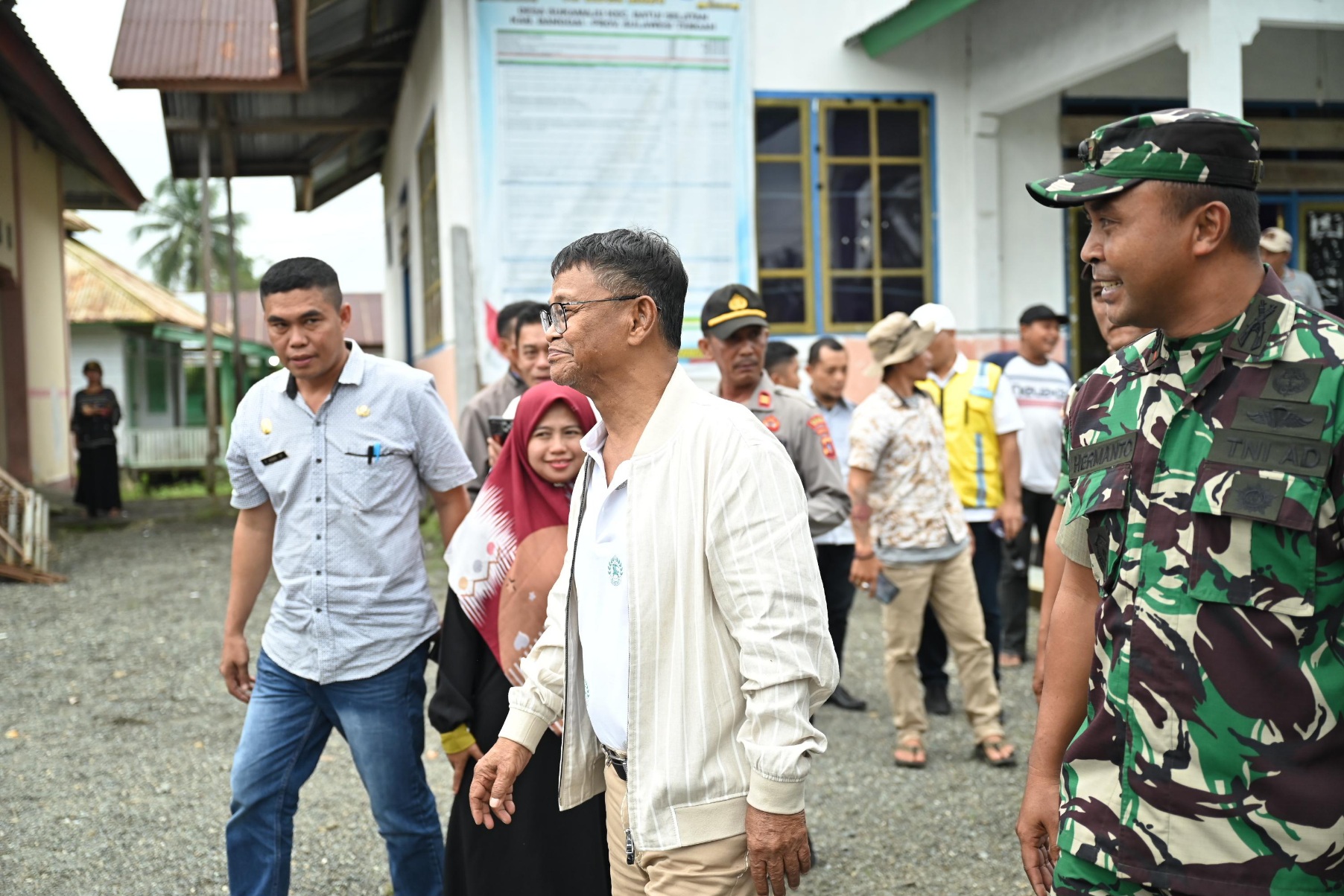 Gubernur Sulteng Berdialog Bersama Warga Terdampak Banjir di Banggai