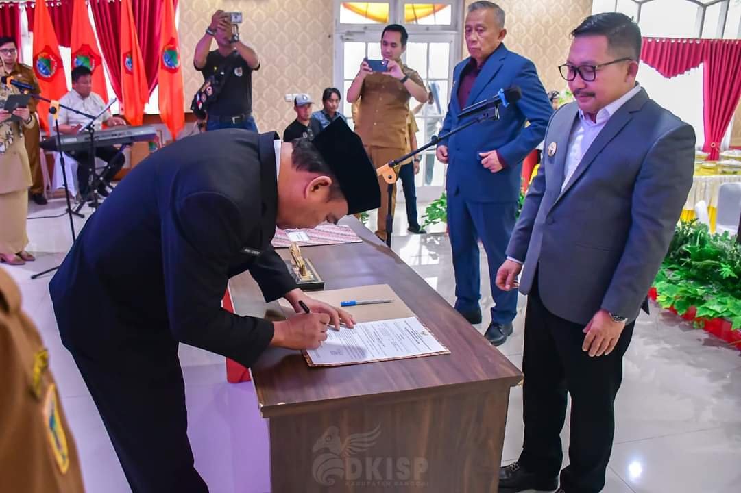 Bupati Amirudin Lantik Ramli Tongko Sebagai Pj Sekda Banggai