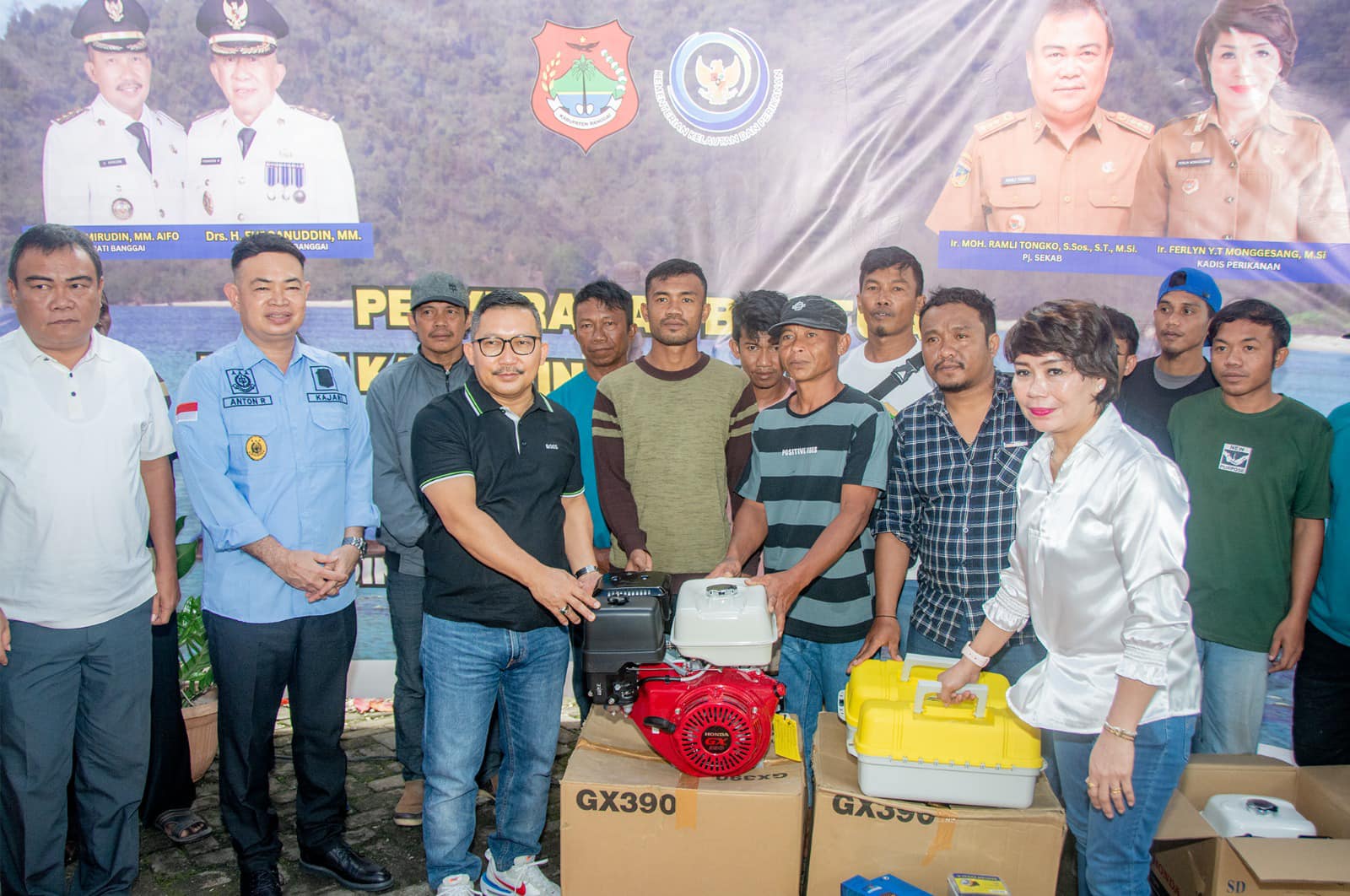 43 Kelompok Nelayan Terima Bantuan Mesin dan Alat Tangkap Ikan