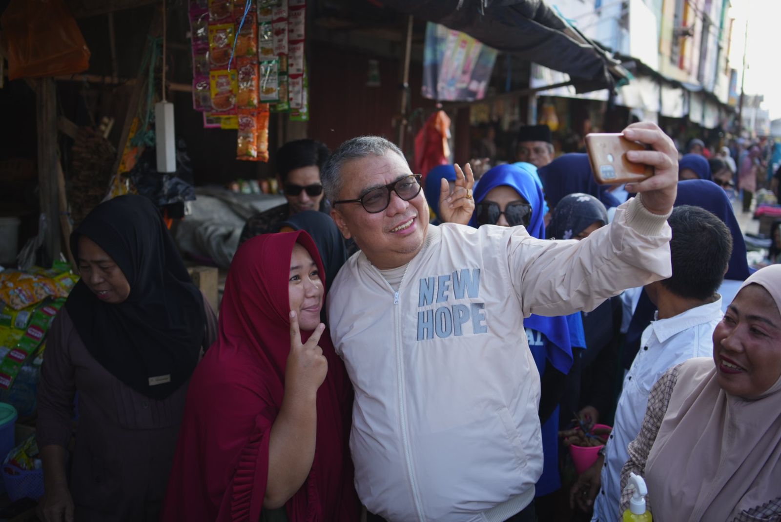 Penuhi Permintaan Pedagang, Ahmad Ali Blusukan di Pasar Inpres Manonda