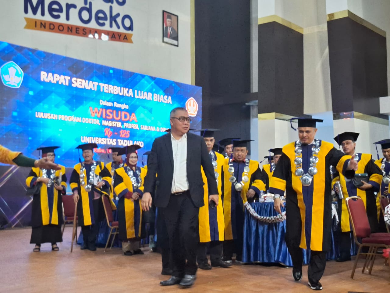 Ahmad Ali Beri Beasiswa ke Lulusan Terbaik UNTAD Palu untuk Lanjut S2