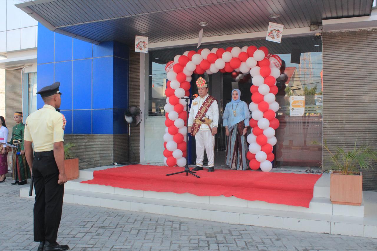 Gelar Upacara HUT ke-79 RI, Karyawan BRI Parigi Kenakan Baju Adat Nusantara