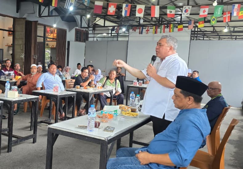 Ahmad Ali Berdialog Santai dengan Masyarakat Kota Palu di Warung Kopi