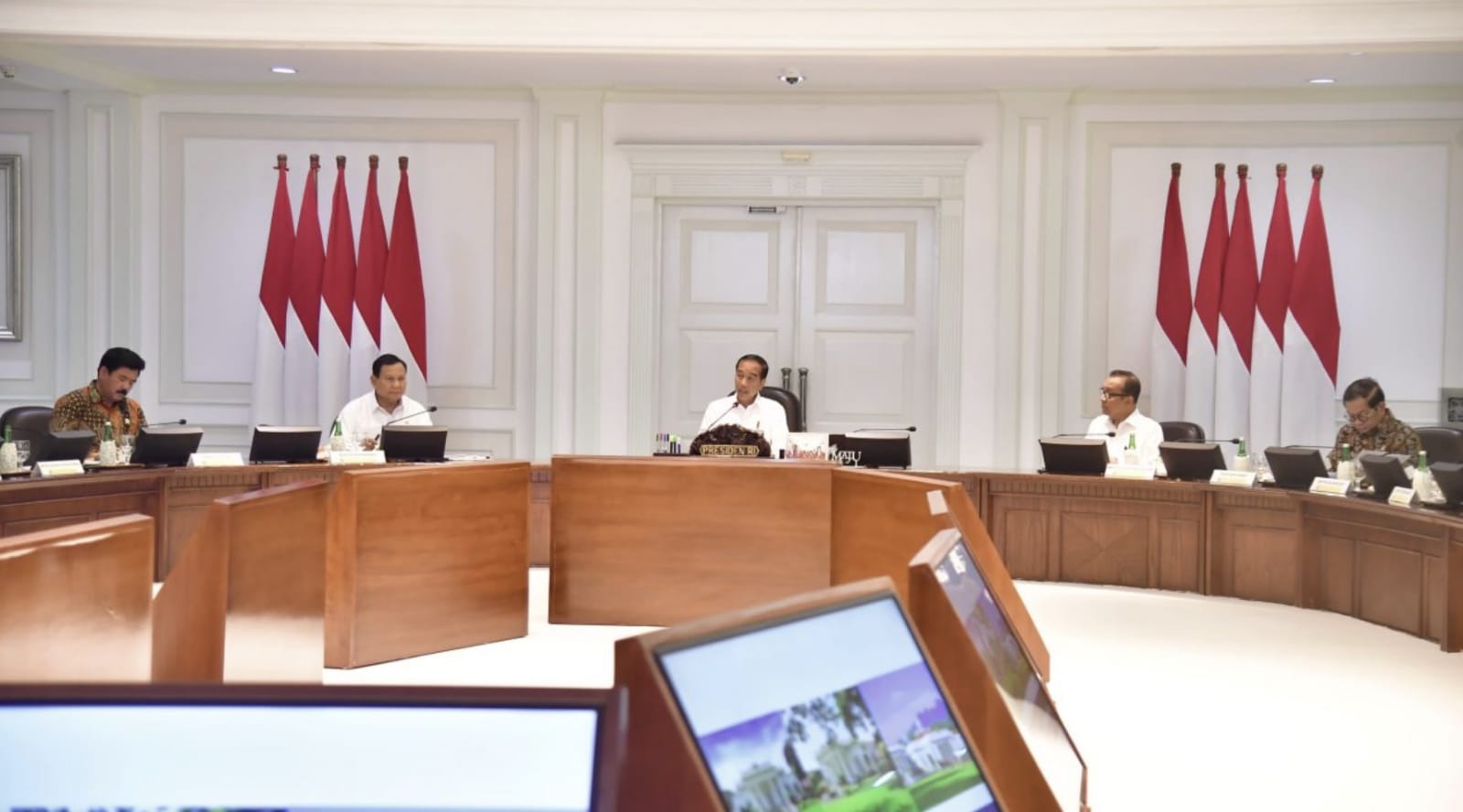 Pimpin Ratas RAPBN 2025, Presiden: Waspadai Risiko Ekonomi Globa
