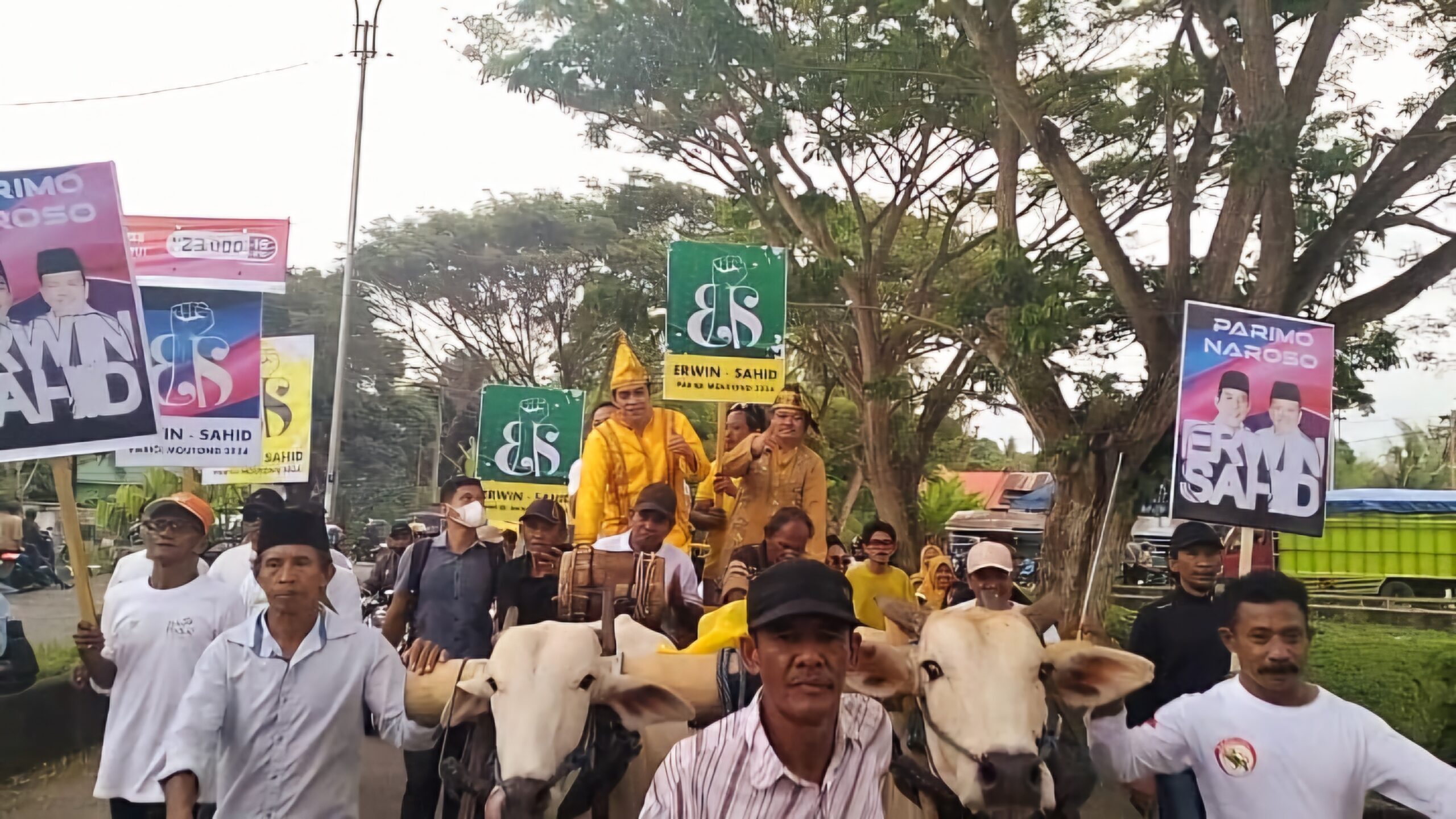 Naik Gerobak, Pasangan Erwin-Sahid Daftar ke KPU Parimo