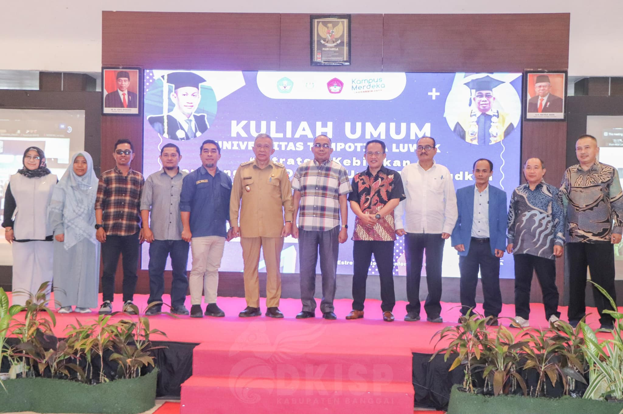 Kuliah Umum di Universitas Tompotika Soroti Strategi Pembangunan Daerah
