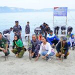 Lanal Palu Tanam 1.500 Bibit Mangrove dan Lakukan Pembersihan Pantai