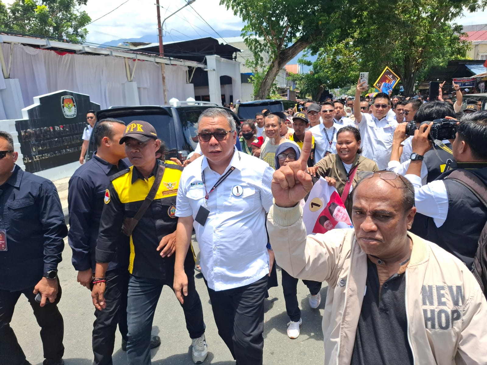 Ahmad Ali Siapkan Asuransi Untuk Tukang Bangunan dan Buruh
