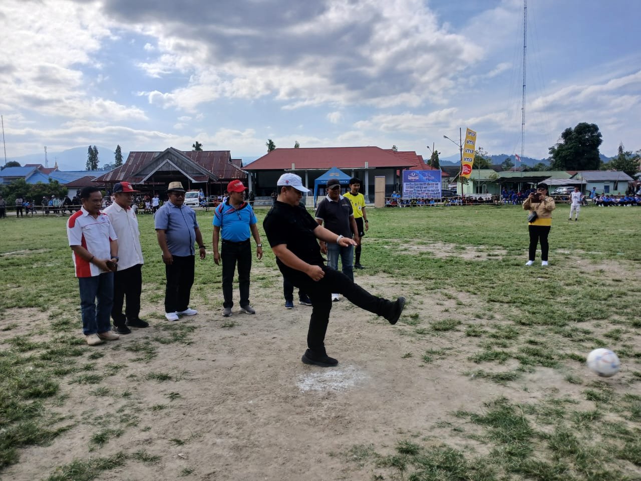 Kepala Dispora Sulteng Buka Turnamen Sepak Bola di Poso