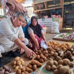 Blusukan di Pasar Salakan, Ahmad Ali Belanja Masalah Perekonomian Masyarakat