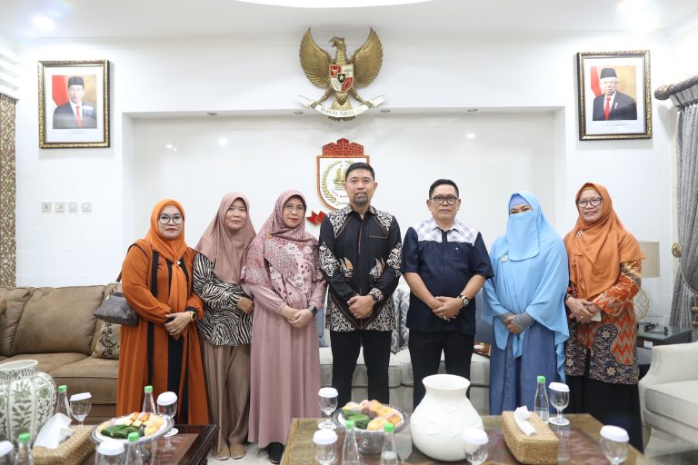 Pjs Wali Kota Makassar Apresiasi 16 Sekolah Peraih Penghargaan Adiwiyata