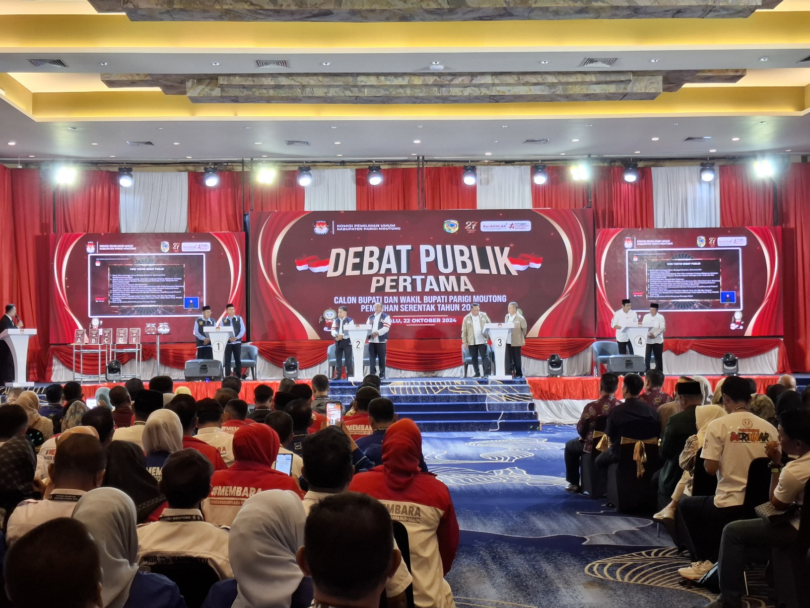 Debat Kandidat Pertama Pilkada Parimo, Usung Tema Meningkatkan Kesejahteraan dan Pelayanan Masyarakat