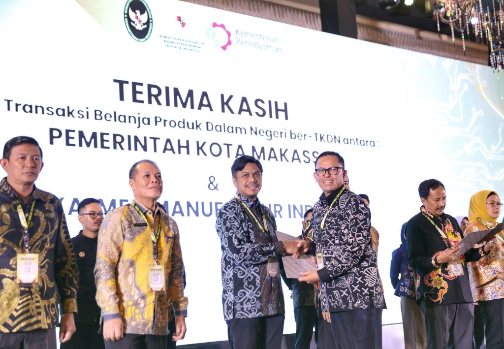 Pemkot Makassar Terima Penghargaan dari Kementerian Perindustrian