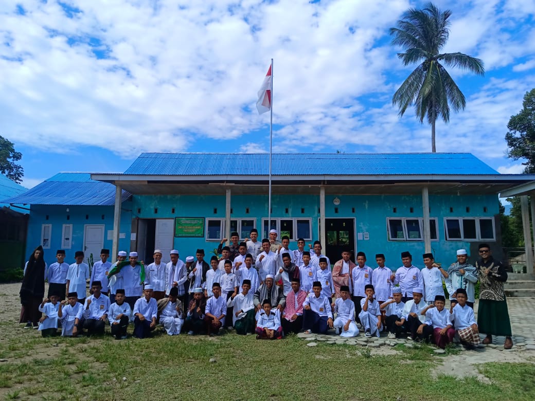 Ponpes Ittihaadul Ummah Parigi Ajak Santri Berjuang Melawan Kebodohan