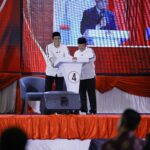 Erwin-Sahid Tampil Elegen di Debat Kandidat Pertama Pilkada Parimo