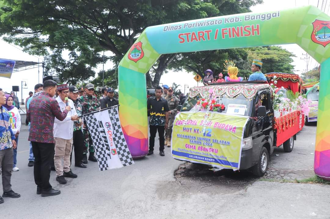 Pjs Bupati Banggai Lepas Peserta Karnaval Budaya, Sambut HUT ke-12 Luwuk Selatan