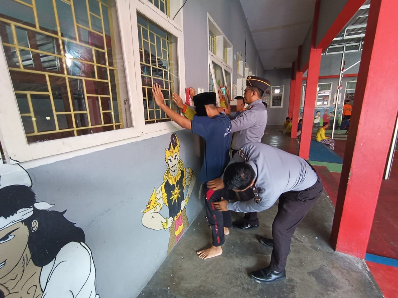 Pastikan Bebas dari Barang Terlarang, LPKA Palu Geledah Rutan Wisma Anak Binaan