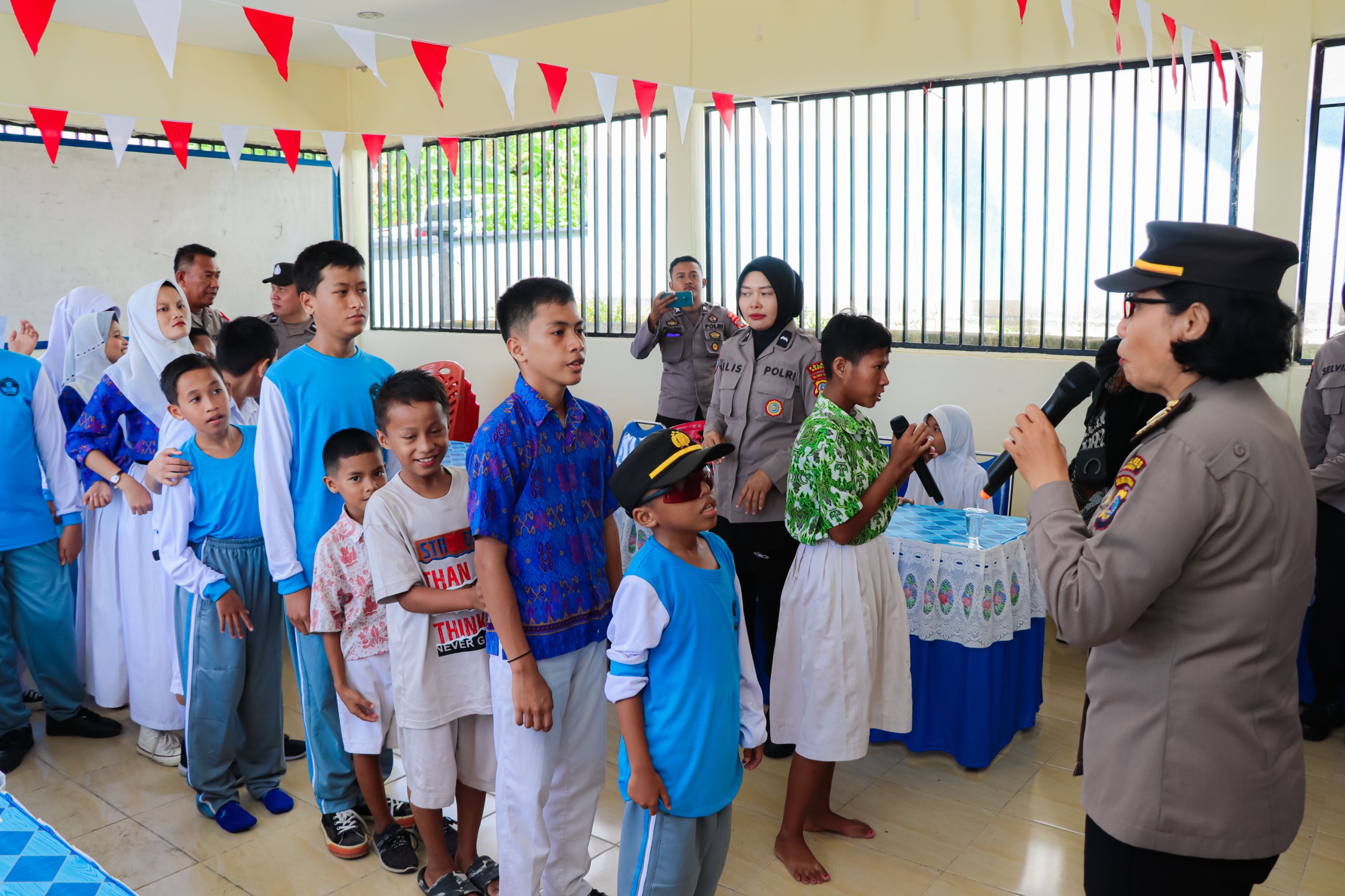 Polres Banggai Berikan Trauma Healing ke Siswa SLB, Pasca Kebakaran