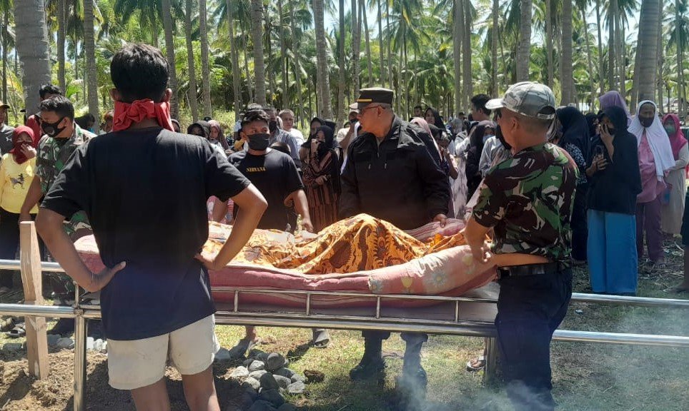 Polisi Olah TKP Penemuan Mayat Petani Sawit di Bualemo Banggai