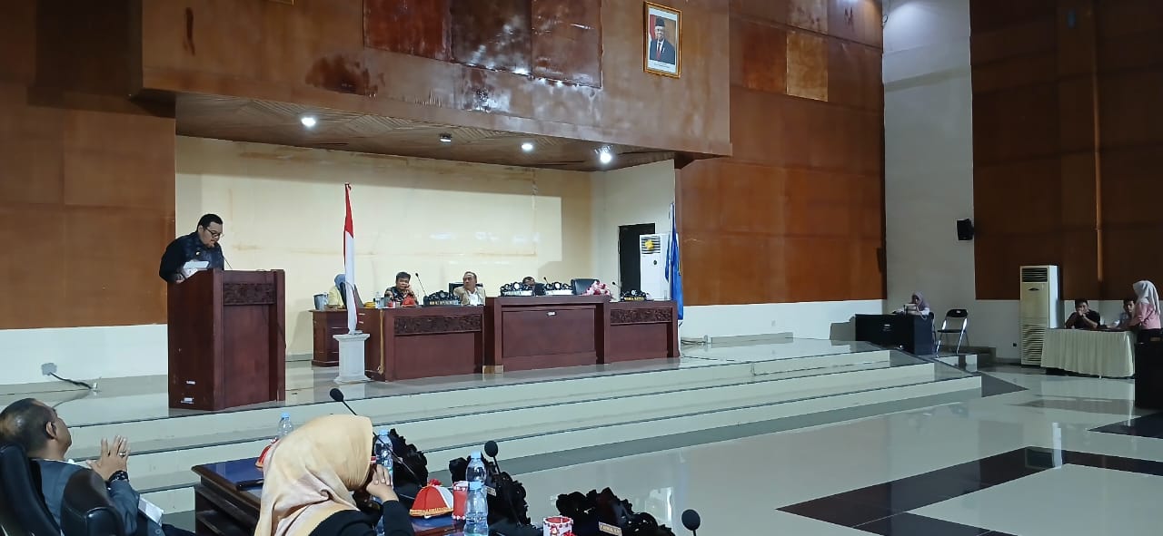 Pj Bupati Parimo Jawab Pandangan Umum Fraksi DPRD Atas Raperda APBD 2025