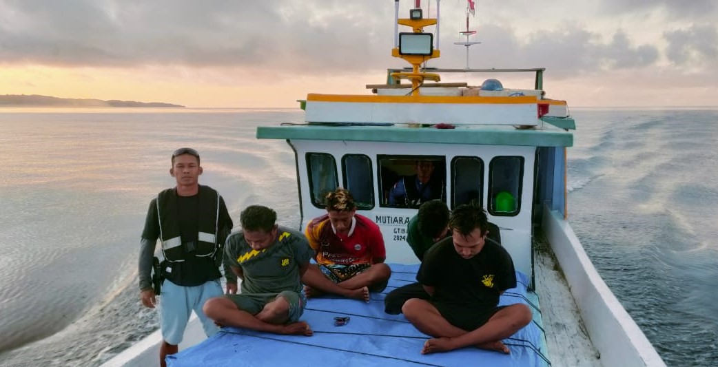 Ditpolairud Polda Sulteng dan PSDKP Amankan Kapal Penadah Ikan