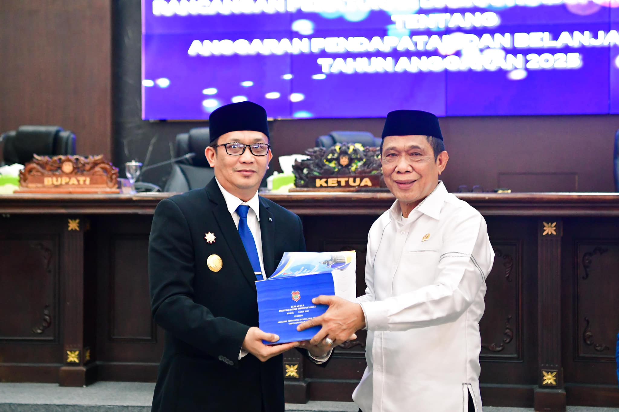 Pemda dan DPRD Banggai Tetapkan APBD 2025 Sebesar Rp3,1 Triliun