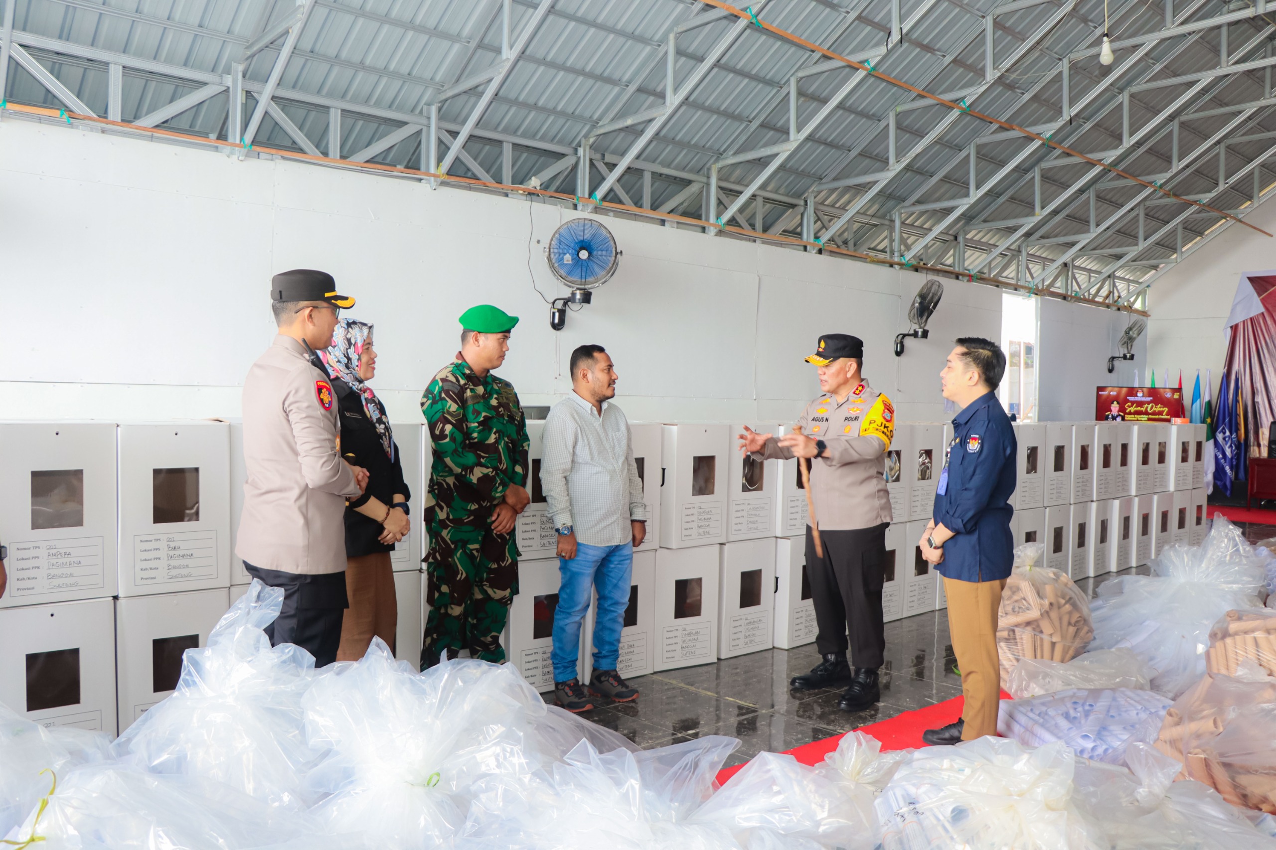 Kapolda Sulteng Kunjungi KPU Banggai, Cek Logistik Pilkada