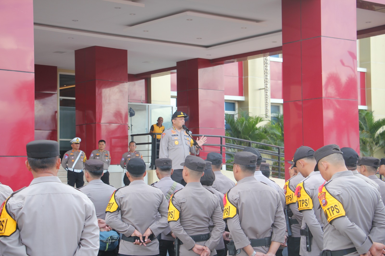 Karoops Polda Sulteng Ingatkan Personel Pengamanan TPS Pilkada Fokus dalam Tugas