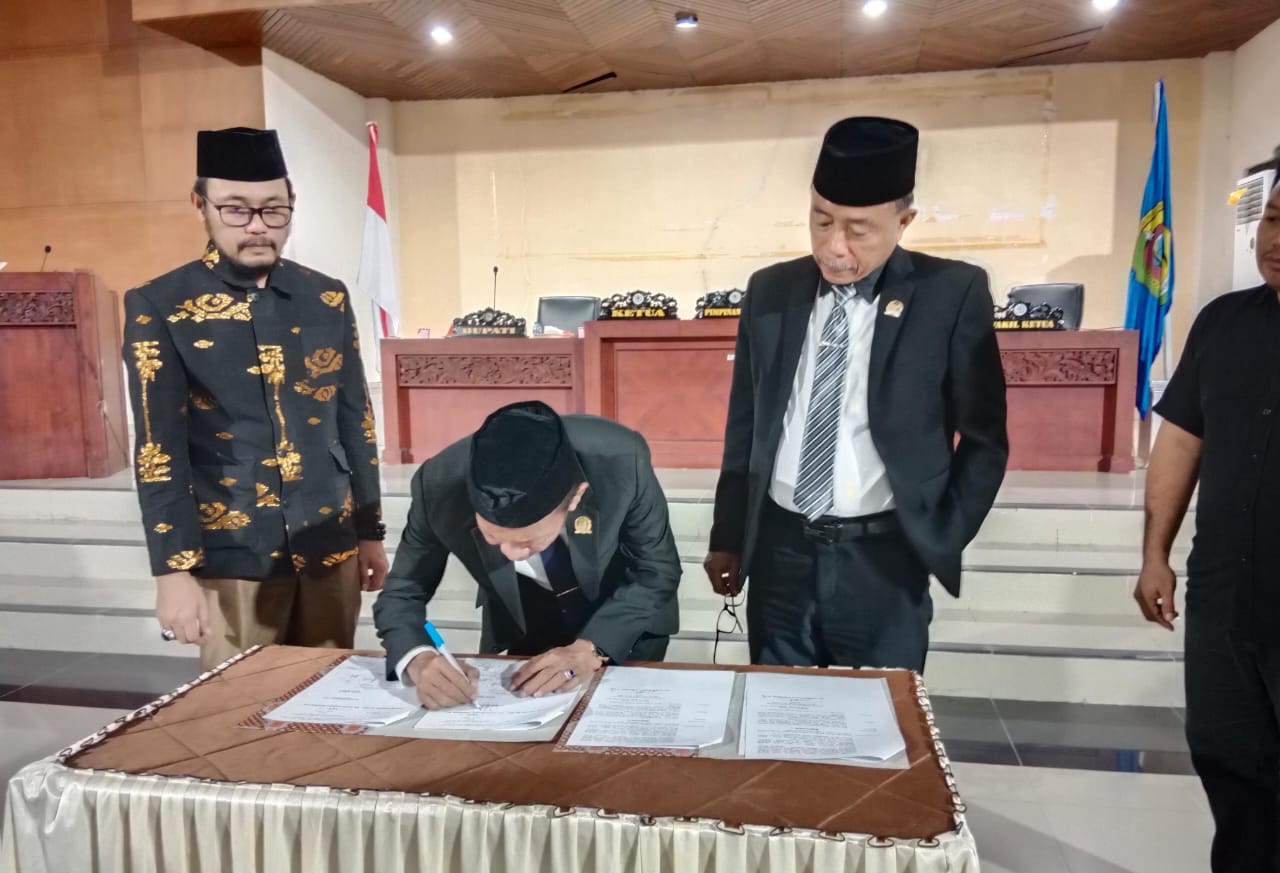 DPRD Parimo Tetapkan APBD 2025 Sebesar Rp1,823 Triliun