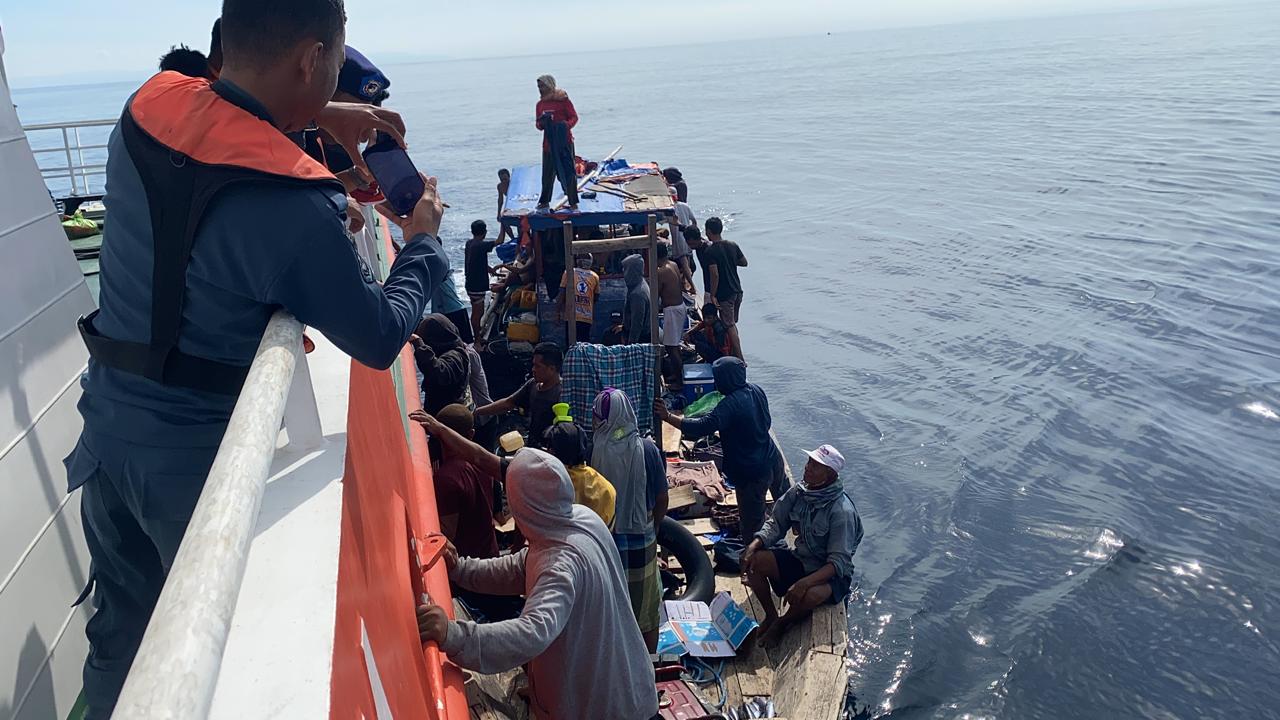 Kapal Nelayan Tenggalam di Perairan Banggai, 20 Penumpang Berhasil Dievakuasi