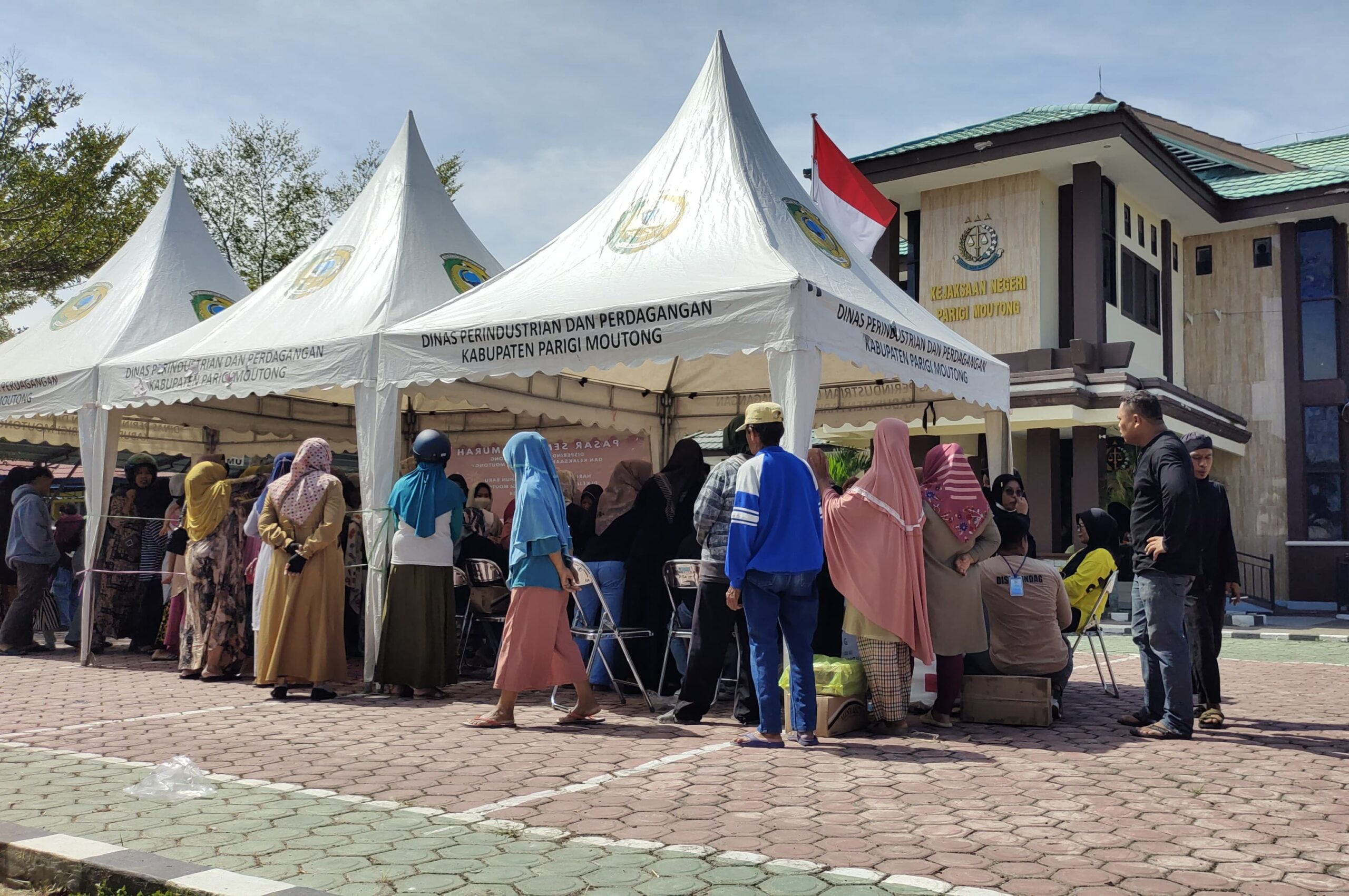Disperindag Parimo Tuntaskan Program Pasar Murah Jelang Nataru