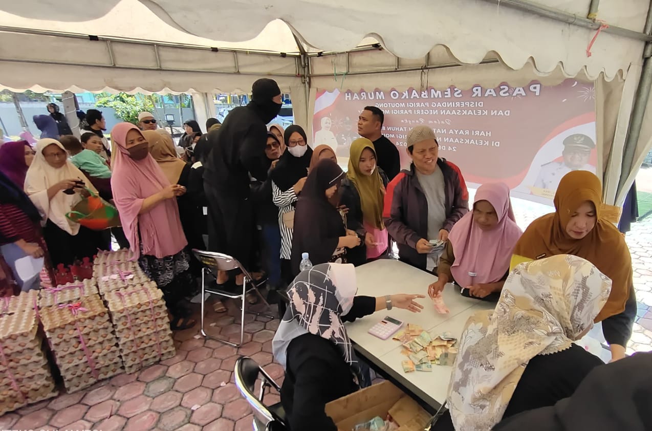 Penuhi Kebutuhan Nataru, Kejari Parimo Gelar Pasar Sembako Murah