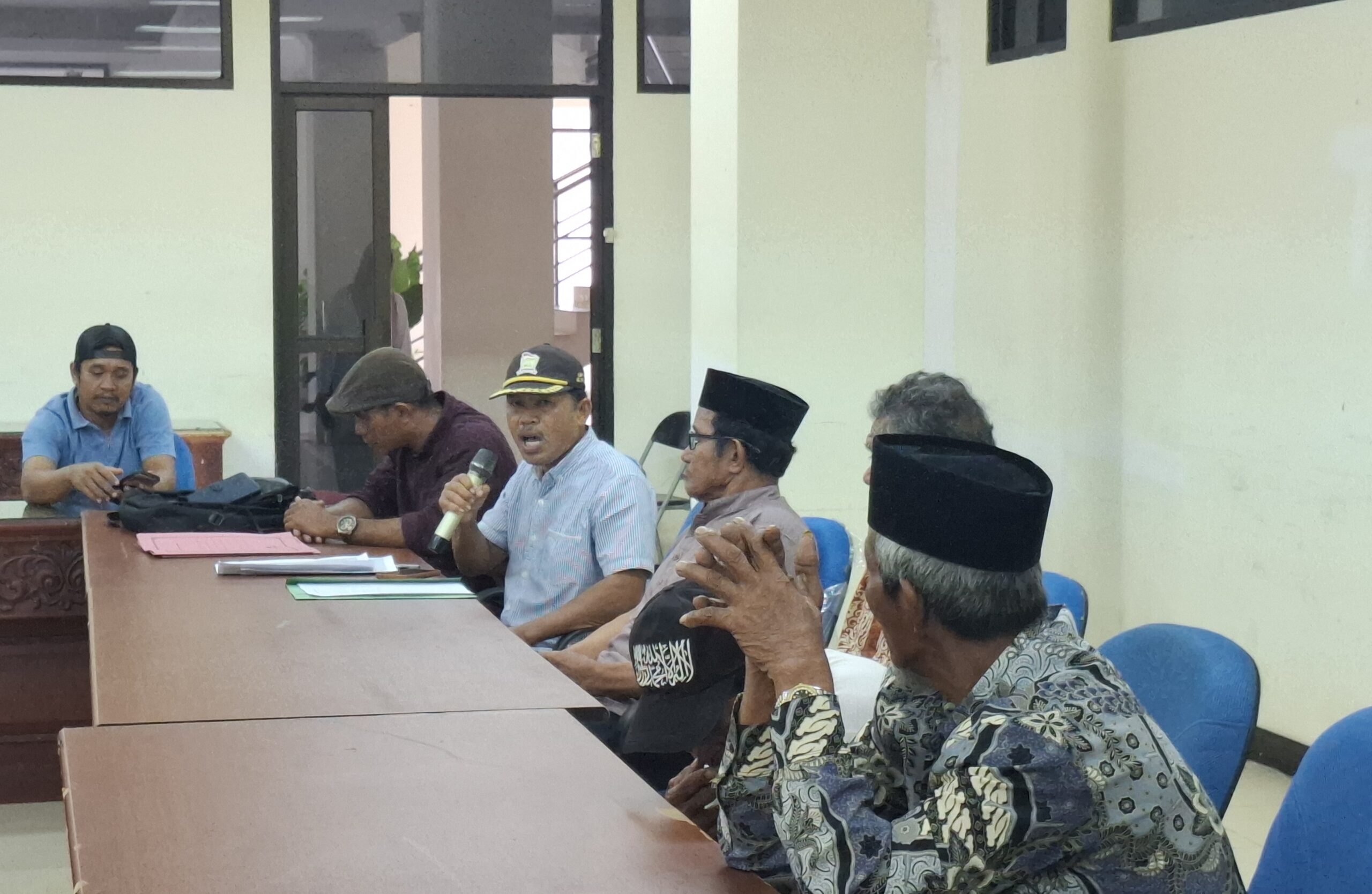 Kades Buranga Dilaporkan Warganya ke DPRD Parimo