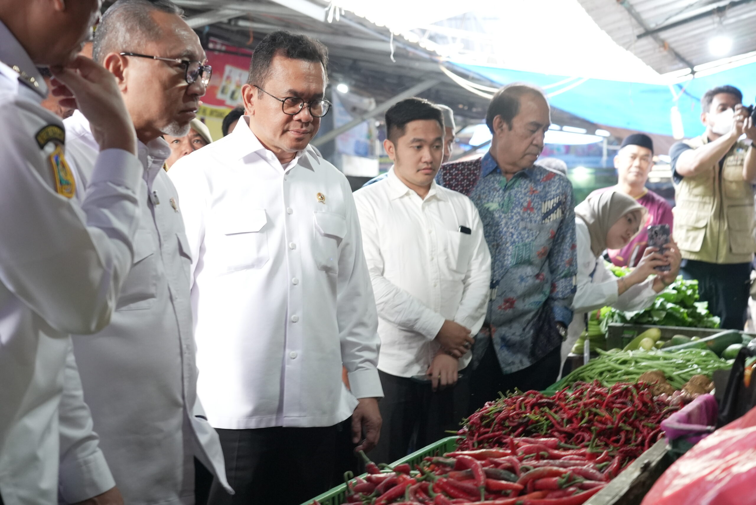 Mendag dan Menko Pangan Pantau Pasar di Makassar, Harga Bapok Stabil Cenderung Turun