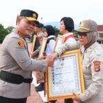 Awali 2025, Kapolda Sulteng Beri Penghargaan ke Satker dan Personel Berprestasi