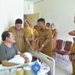 Besuk Mantan Gubernur Sulteng, Rusdy Mastura: Beliau Senior yang Berjasa