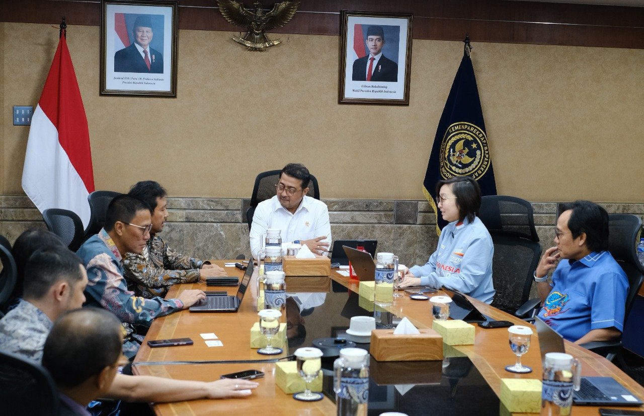 Manfaatkan Produk Ekraf, Menekraf Bahas Kolaborasi Event dengan PHRI