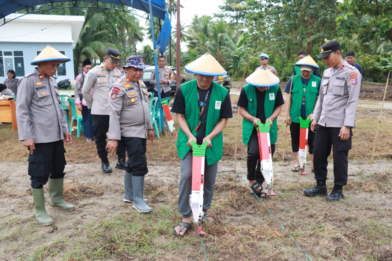 Polres Parimo Ajak Santri dan Mahasiswa Tanam Jagung