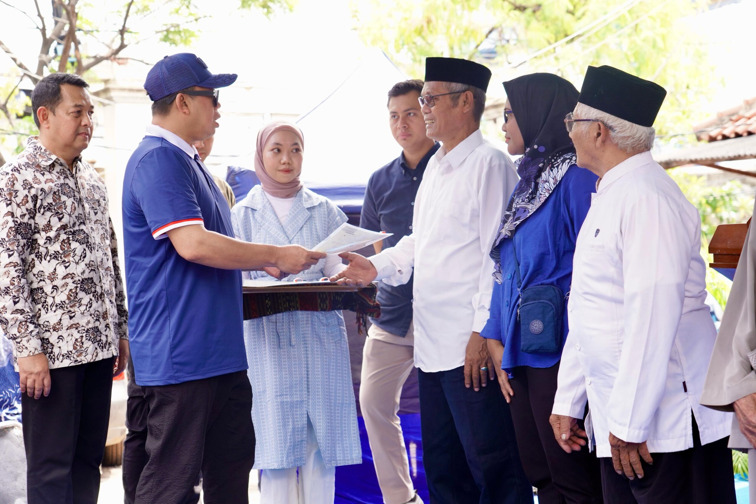 Menteri Nusron Serahkan Sertipikat HGU ke Masyarakat Nelayan Muara Angke