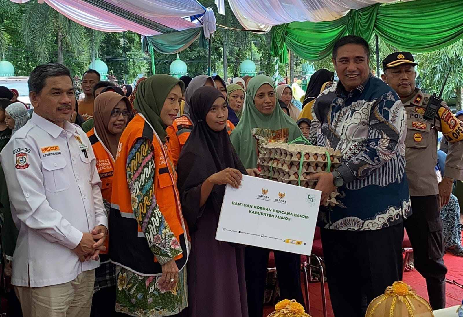BAZNAS RI Salurkan Bantuan Sembako untuk Korban Banjir di Makassar dan Maros