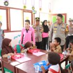 Polres Parimo Bagikan Paket Makan Bergizi Gratis di SDN Inti Pangi
