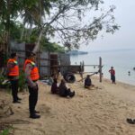 Tim SAR Brimob Sulteng Gelar Patroli Keselamatan di Pantai Poso