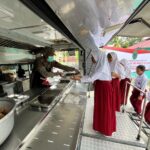 Satgas Madago Raya Bagikan Asupan MBG ke Siswa MI DDI Masamba Poso