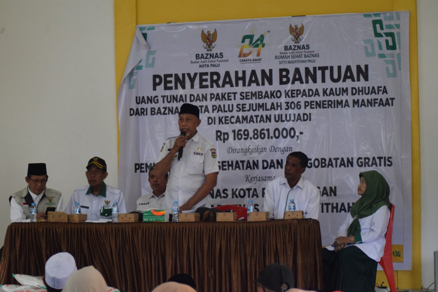 BAZNAS Kota Palu Serahkan Bantuan Uang Tunai dan Paket Sembako